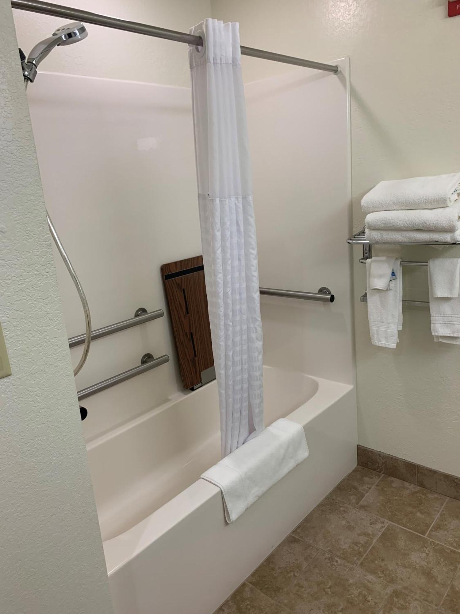 Microtel Inn & Suites By Wyndham Rice Lake Kültér fotó